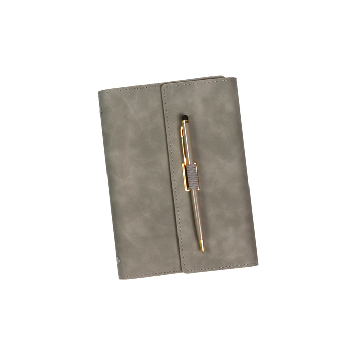 EX-073, Carpeta Jinja. Carpeta de curpiel con libreta de 100 hojas rayadas, bolígrafo metálico a juego. Incluye caja de cartón individual.